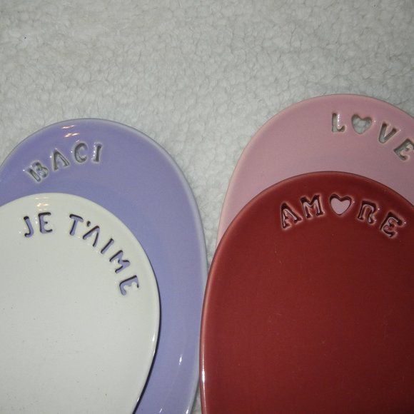 4 HTF Williams Sonoma White Pink Red Purple Heart Shaped Plates Words Valentine - Picture 4 of 5